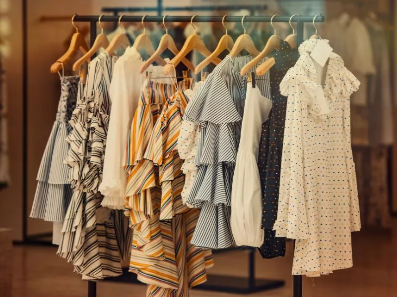 איך להתלבש ליציאה לבר יין יוקרתי